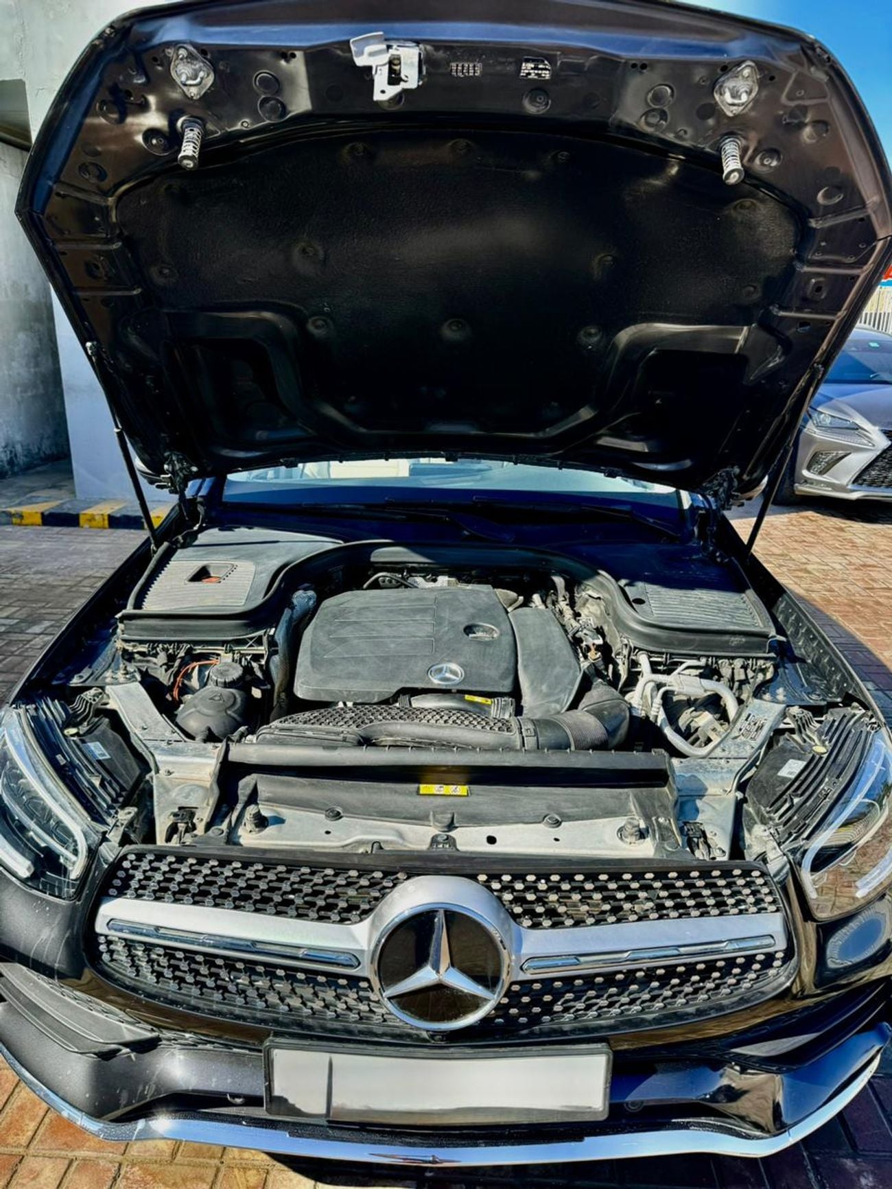 Mercedes-Benz GLC 300 4MATIC 2.0L 2020 Mercedes benz GLC C300 4matic 4x4 full option Panoramic roof. 360 cameras. Auto par