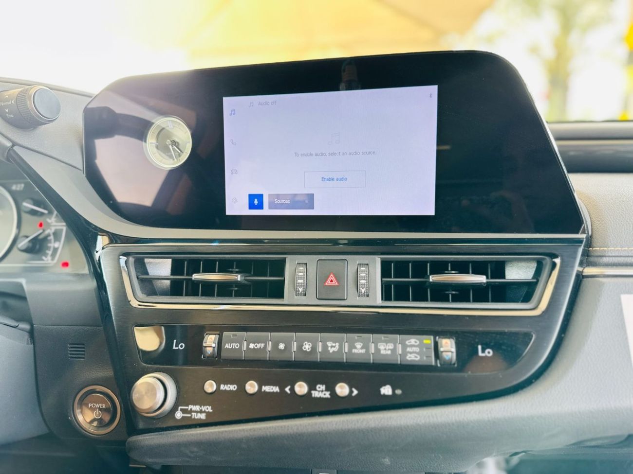 لكزس ES300h 2023 Lexus ES 300H - Black inside Brown