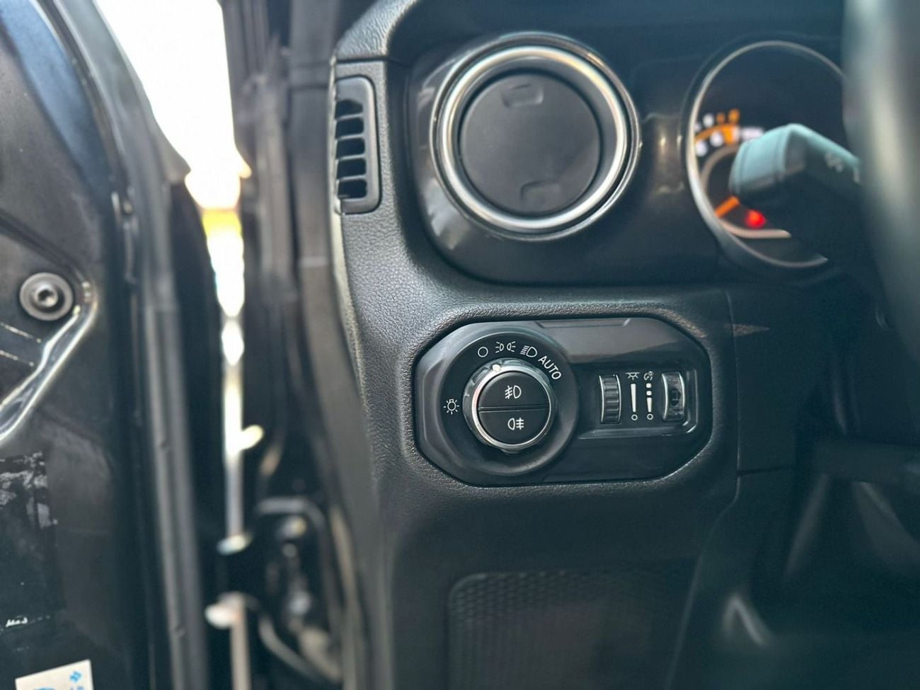 Jeep Wrangler 3.6L Pentastar V6 - 6-cylinder 8-speed automatic