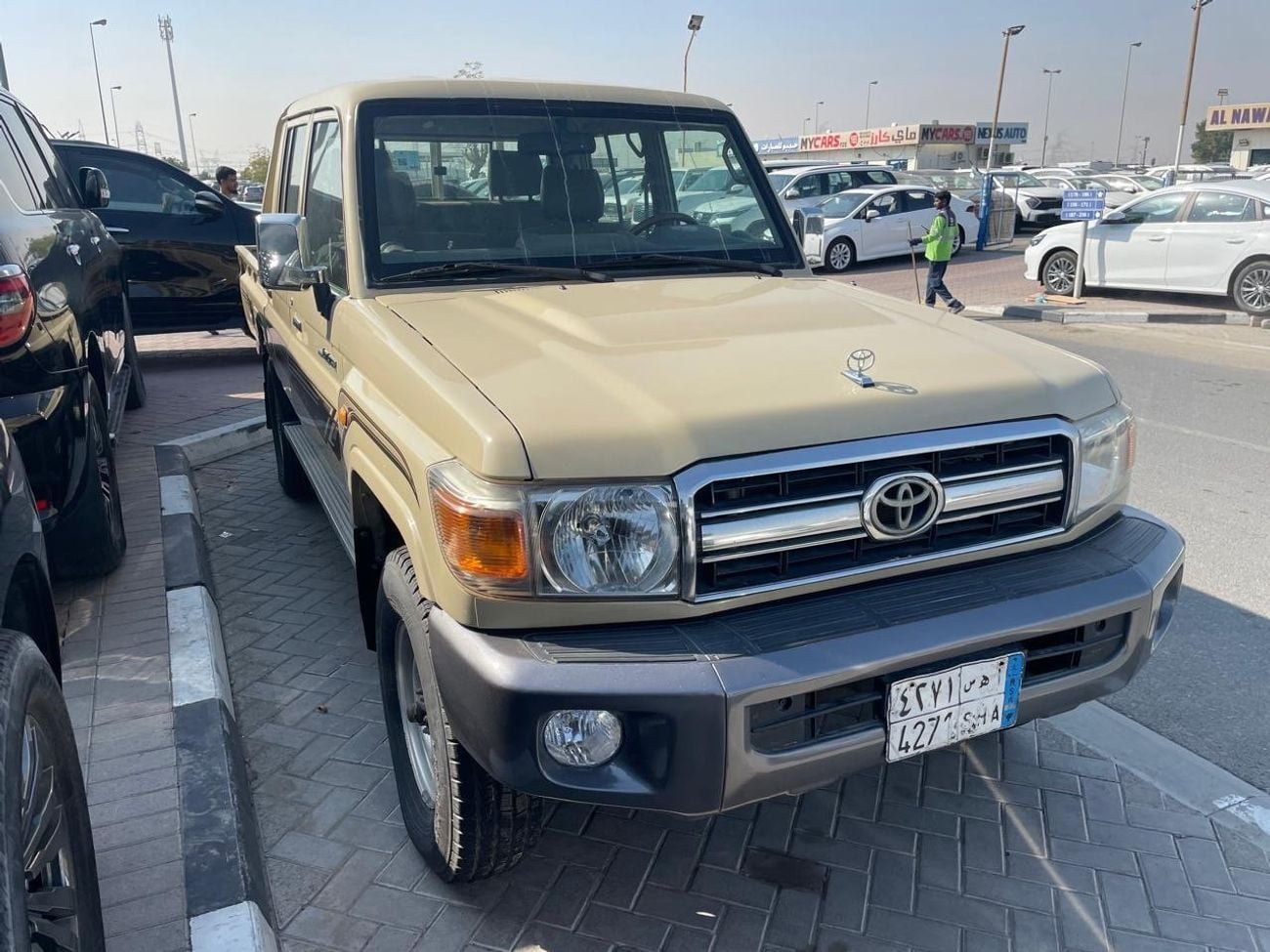 تويوتا لاند كروزر بيك آب Std 4.0L Double Cab Utility 4WD