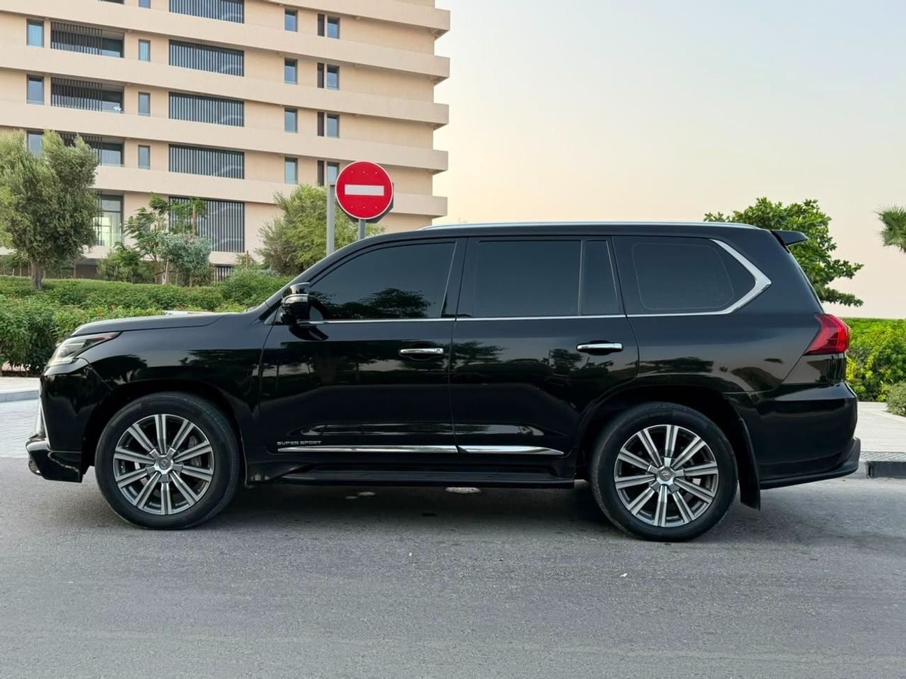 Lexus LX570 SPORT PLUS