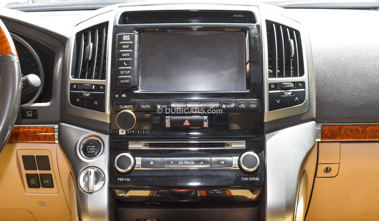 Toyota Land Cruiser VXR 5.7 V8