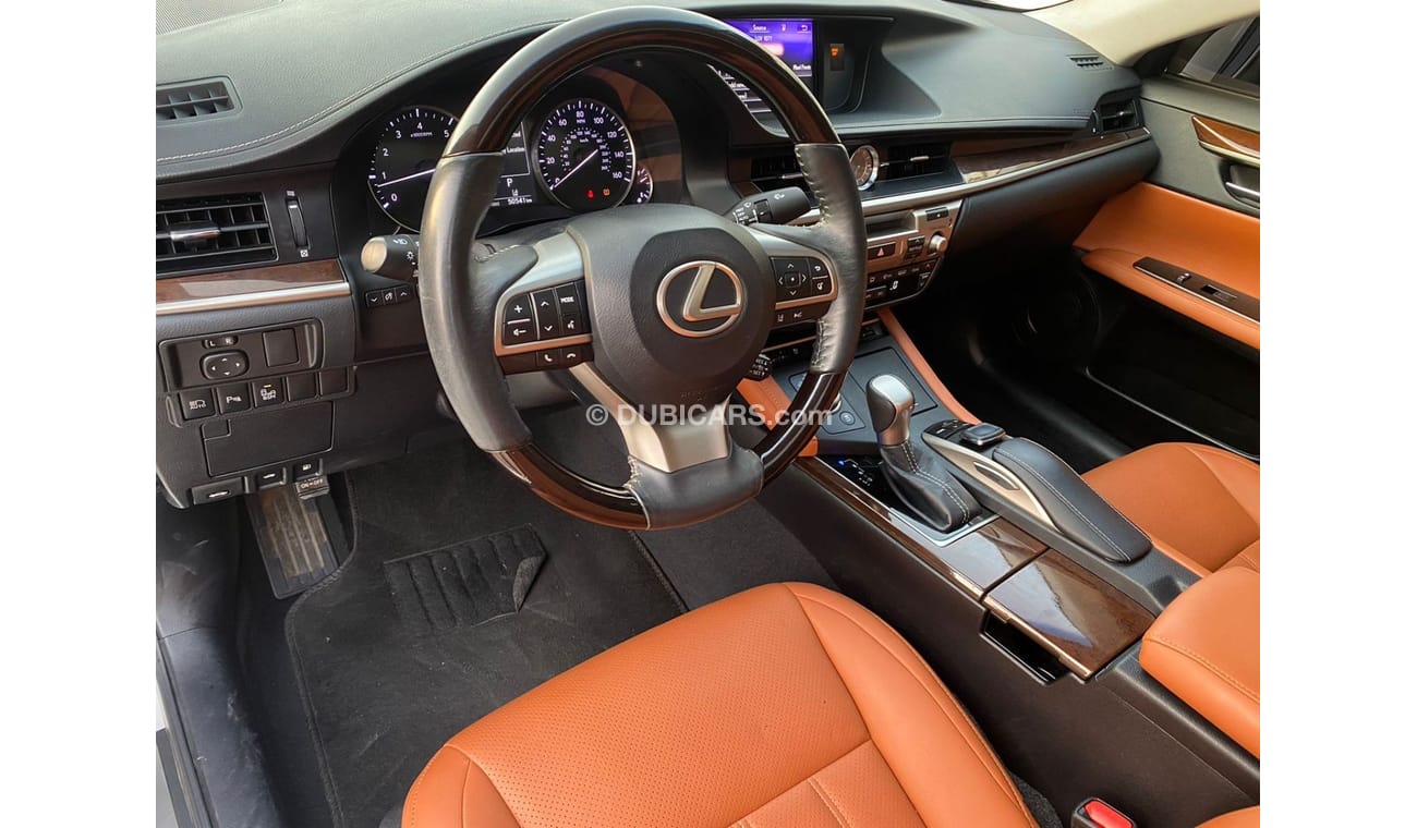 لكزس ES 350 بلاتينوم لكزس اي اس 350 موديل : 2018 الممشي : 50,000 كم  المطلوب 85,000 درهم  وارد امريكا ، فل اوبشن