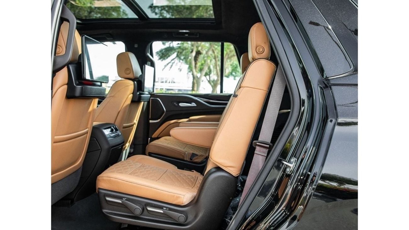 Cadillac Escalade Sport 4WD + TV BLACK EDITION/GCC/3 years warranty. For Local Registration +10%