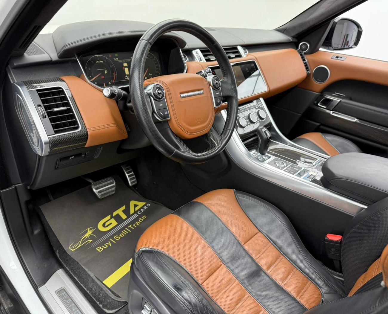 Land Rover Range Rover Sport SVR 5.0L (550 HP)