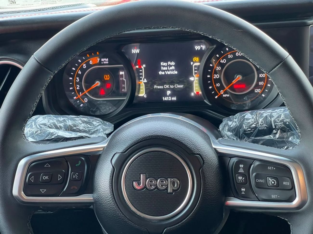Jeep Wrangler Unlimited SAHARA 1400 MILE ONLY! / LEATHER / FOX SUSPENSION KIT / BEAD-LOCK RIMS / REMOTE START / RADAR