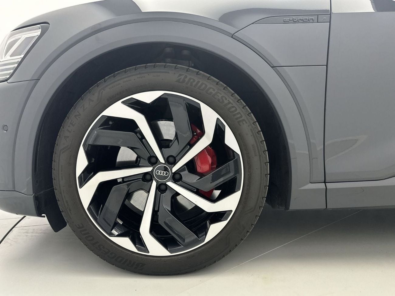 Audi Q8 etron Q8 Sportback S line 55 e-tron quat 408hp Progress (Ref# 09640)