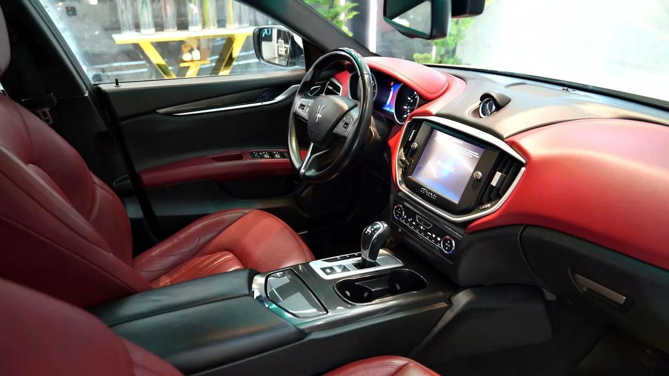 Maserati Ghibli BEST WHITE S Q4 V6 || TOP RANGE || GCC || RED INTERIOR || ACCIDENT FREE ||