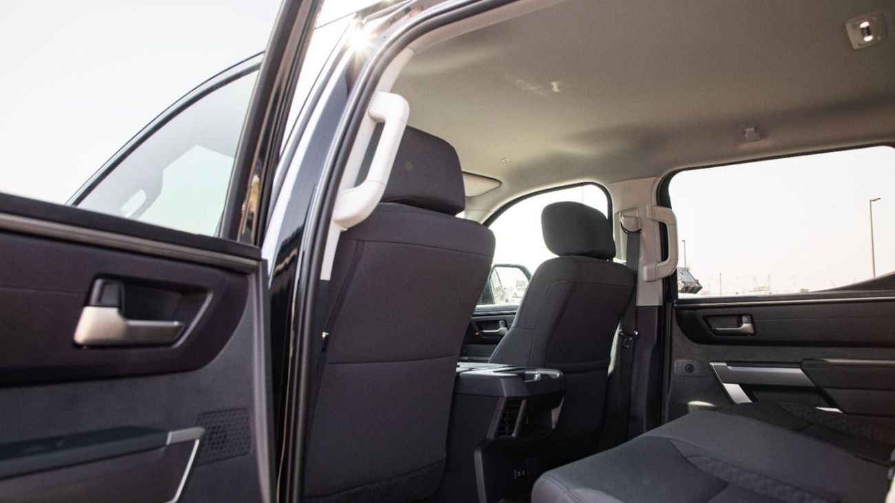 Toyota Tundra SR5 4WD/2024. Local Registration +10%