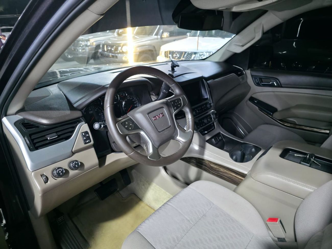 GMC Yukon SLE 5.3L 4WD (8 Seater)