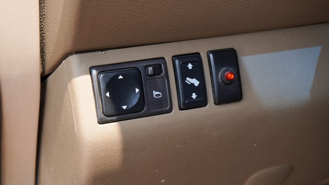 Nissan Pathfinder LE