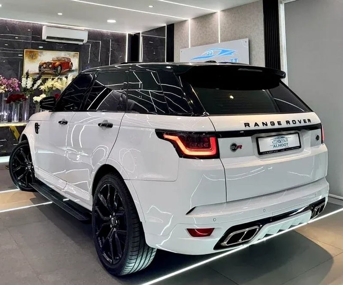 Land Rover Range Rover Sport SVR 5.0L (575 HP) AWD