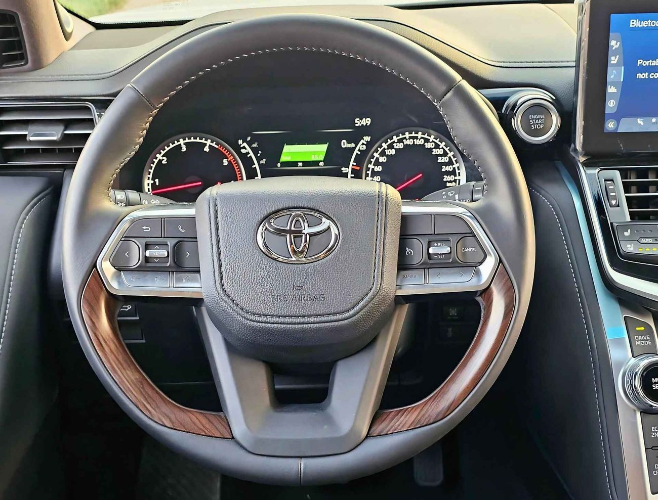 Toyota Land Cruiser LC300 / VXR / 3.3L Diesel / HIGH OPTION (CODE # 68006)