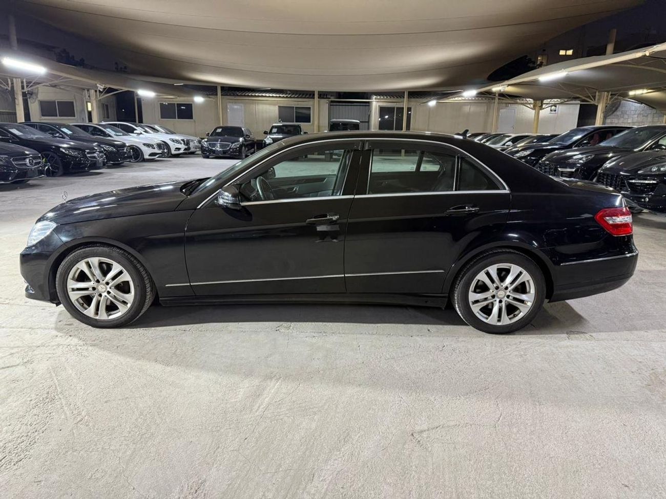 مرسيدس بنز E 350 3.5L | FULL SERVICE HISTORY| BLACK LEATHER SEATS | PUSH START