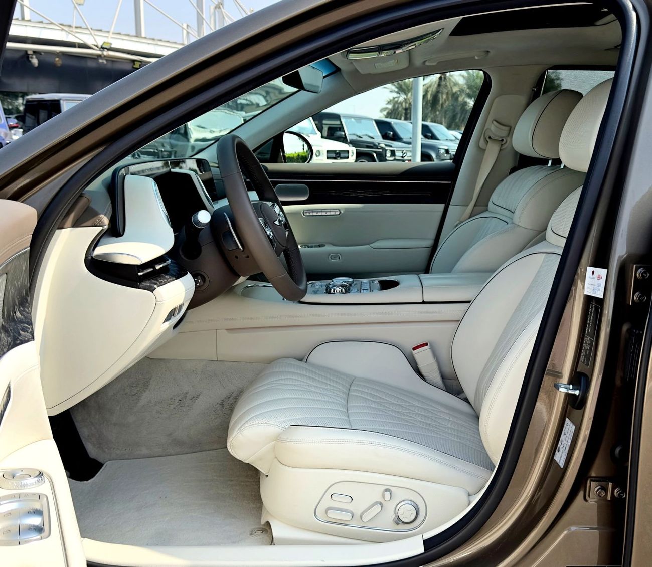 Genesis G90 2023 Genesis G90 3.5 Turbo E-Supercharged AWD, Dealer Warranty, GCC Specs (Carbon Package Int)