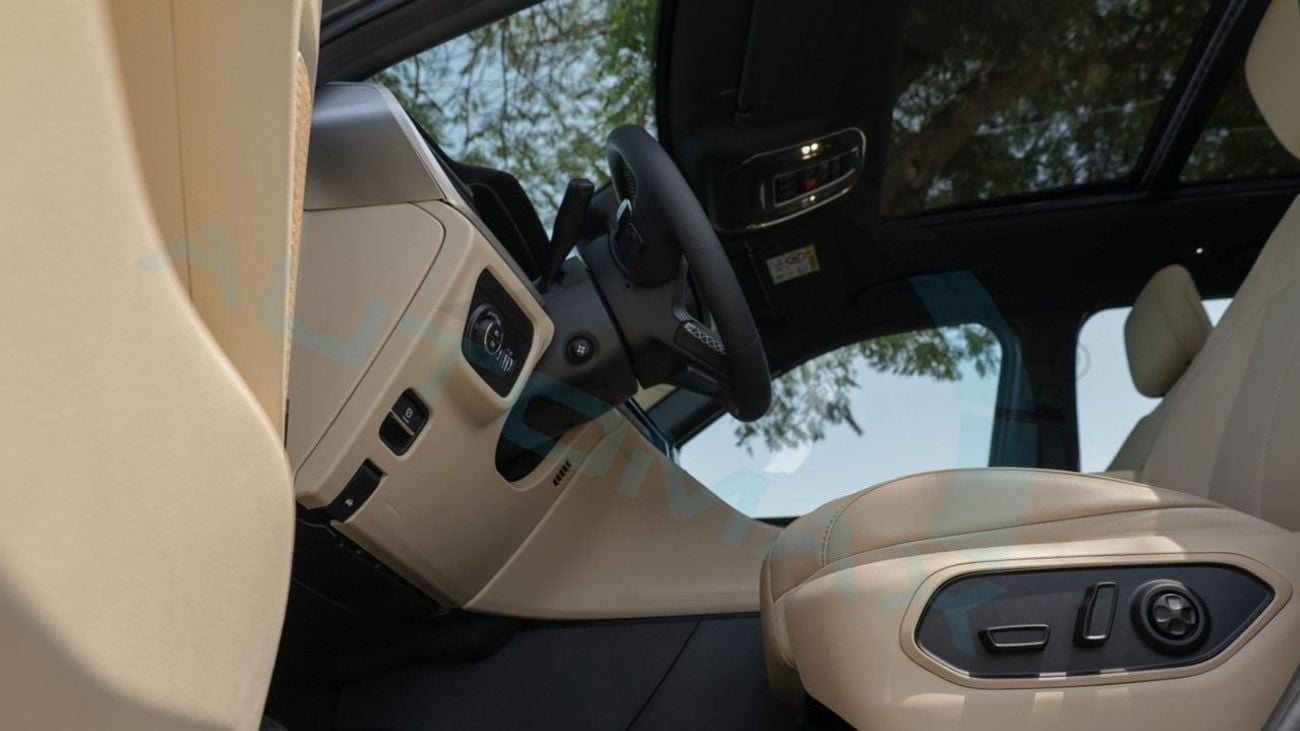 Jeep Grand Cherokee LIMITED PLUS LUXURY 4X4 GCC 2025 With 3 Years Or 60,000 Km Warranty @Official Dealer