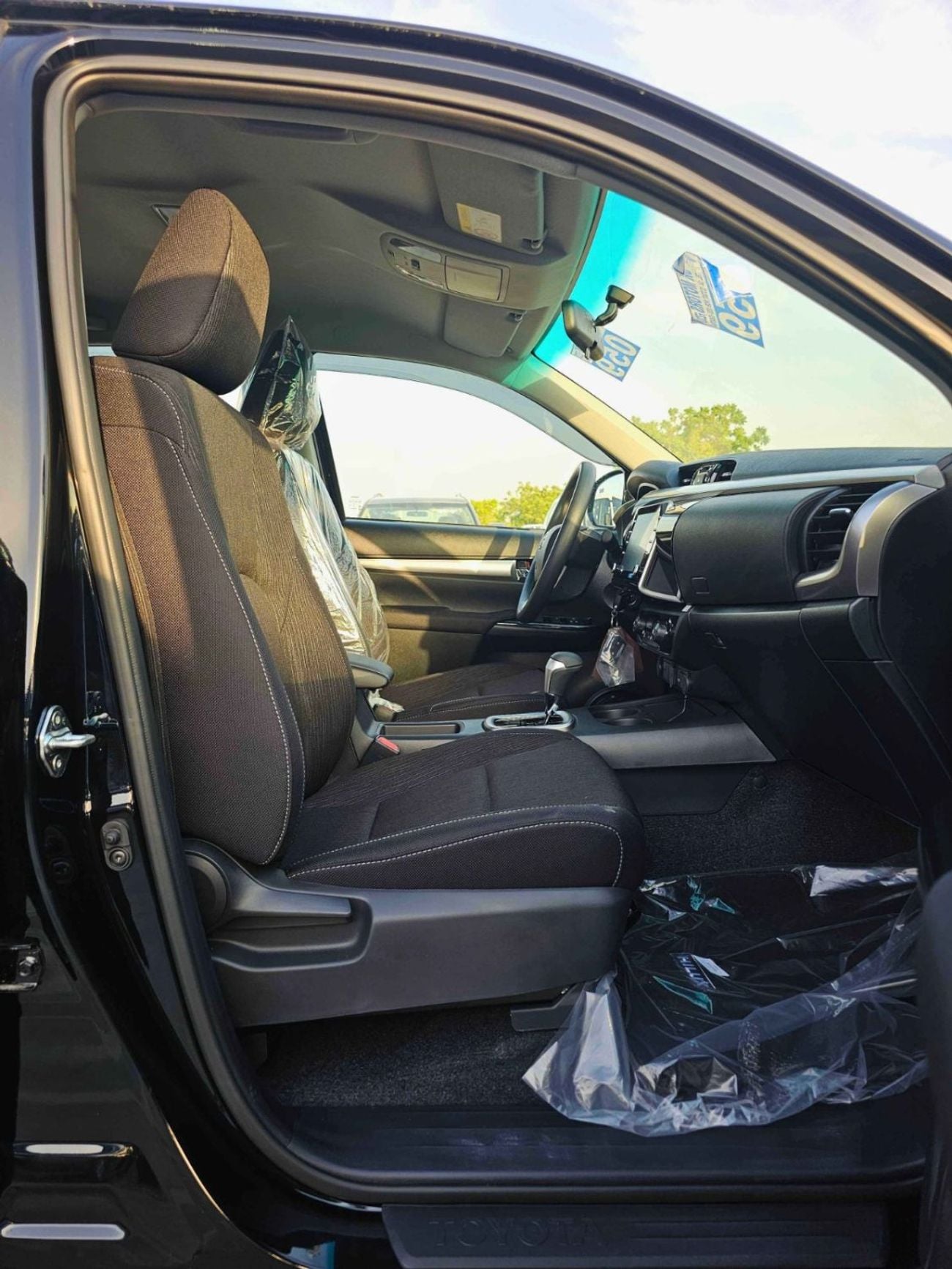 Toyota Hilux SR5 NARROW BODY / 2.7L PETROL V4 A/T / REAL CAMERA WITH CHROME BUMPERS / (CODE # HP2F2)