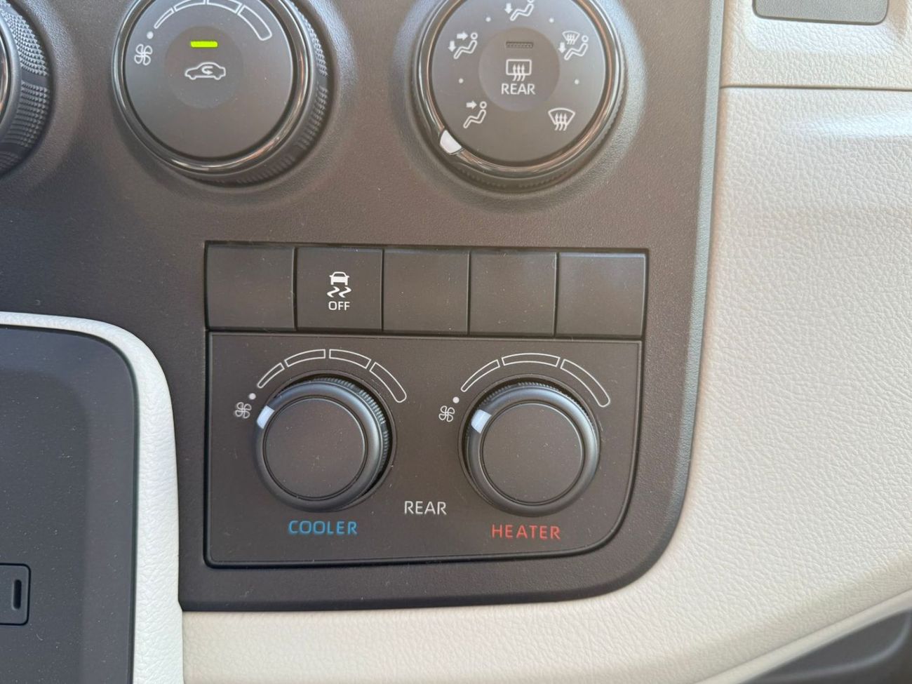 Toyota Hiace HIACE 2026 MODEL 13 SEATS 3.5L PETROL V6 HIGH ROOF A/T