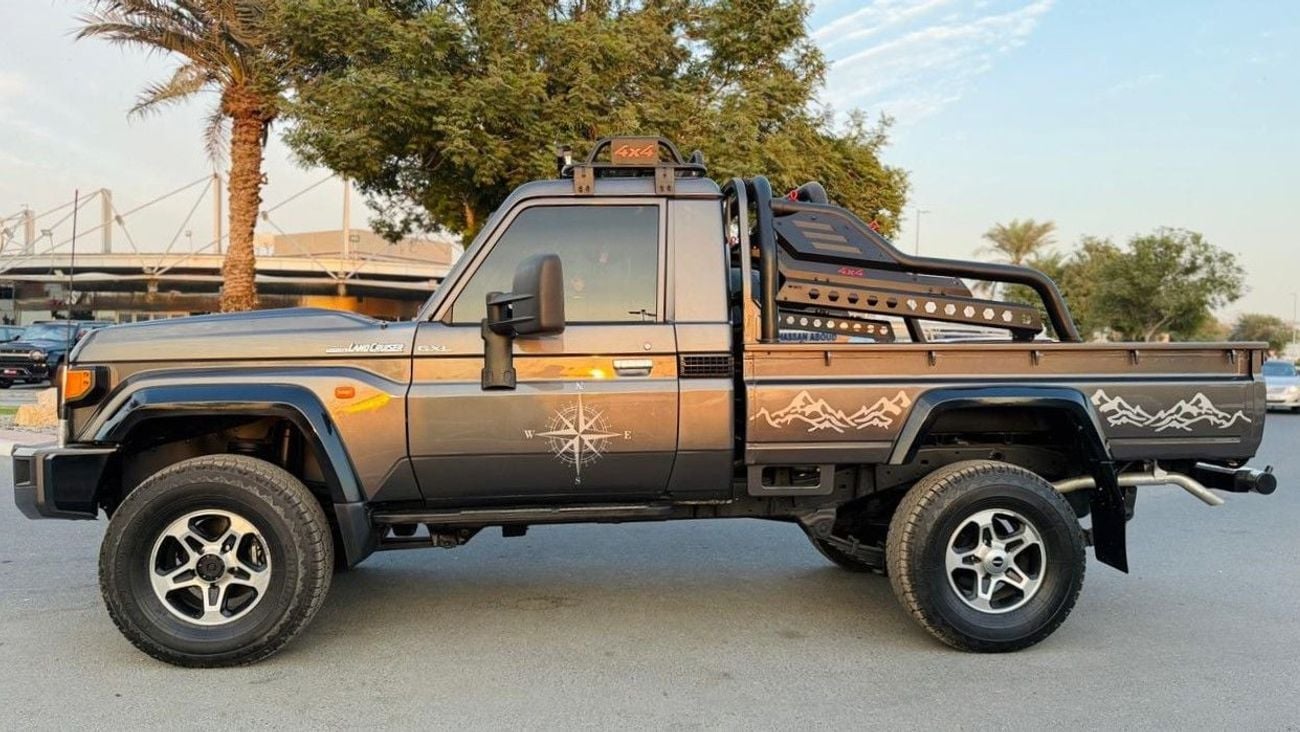تويوتا لاند كروزر بيك آب MODIFIED TO 2025 MODEL | SINGLE CAB | MANUAL TRANSMISISON | 4.5L | RHD | SPORTS BAR