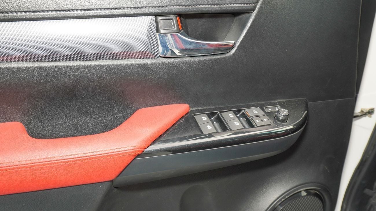 تويوتا هيلوكس GR Sport 4.0L