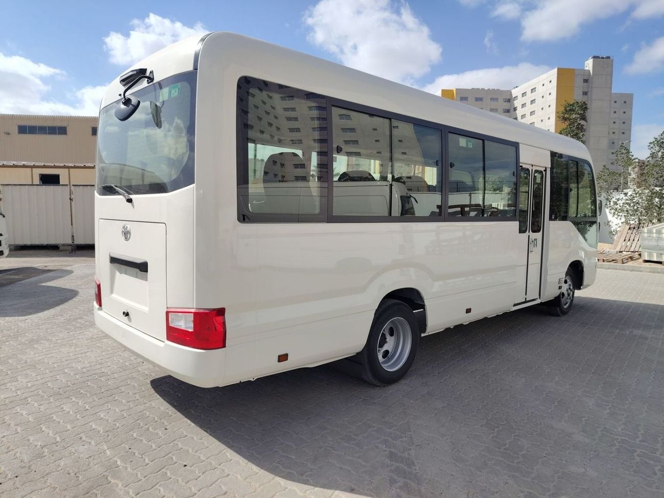 Toyota Coaster 2025 TOYOTA COASTER HIROOF 2.8L DIESEL A/T 22 SEATER LUGGAGE RACK BRAND NEW 0KM