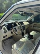 نيسان باترول Nissan patrol 2010 V8 big engine Gcc Full options