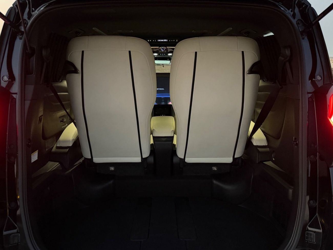 Lexus LM 300H STANDARD Lexus LM 300 2020 | 4-Seater VIP Luxury   Price: AED 259,000  Japanese Specifications  Mileage: 120,