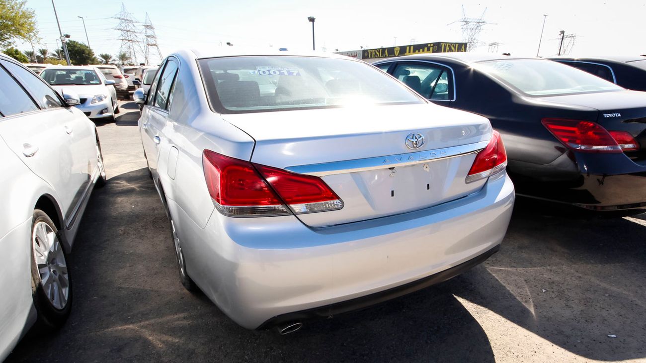 Used Toyota Avalon 2012 for sale in Dubai 7581