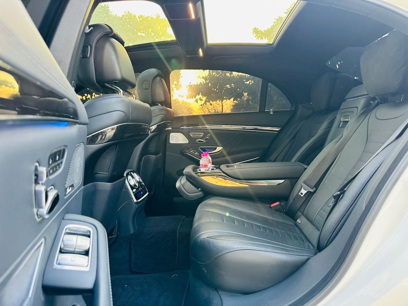 مرسيدس بنز S 560 Std 4.0L (463 HP)