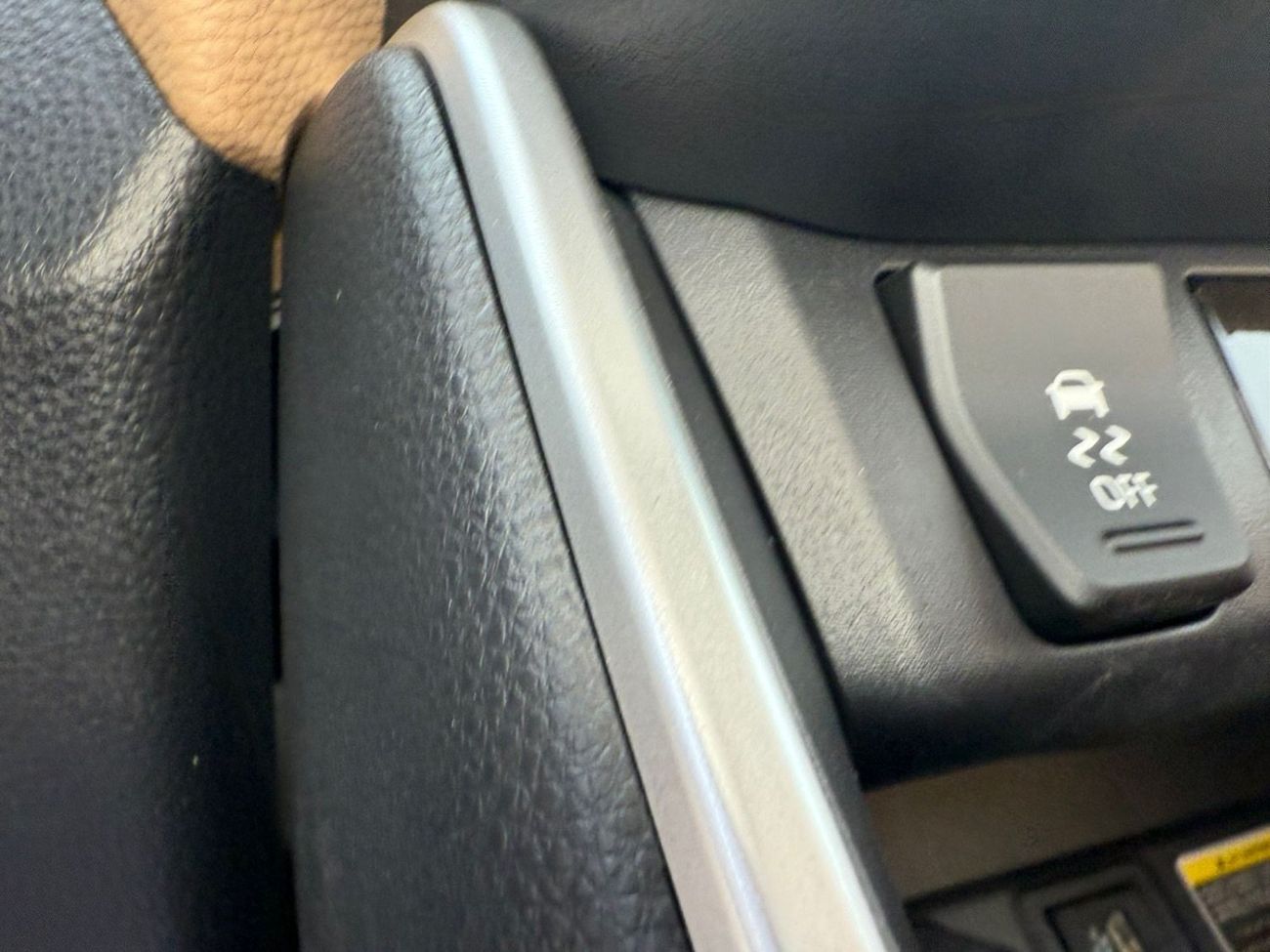 تويوتا راف ٤ 2.5 L , Full option , petrol