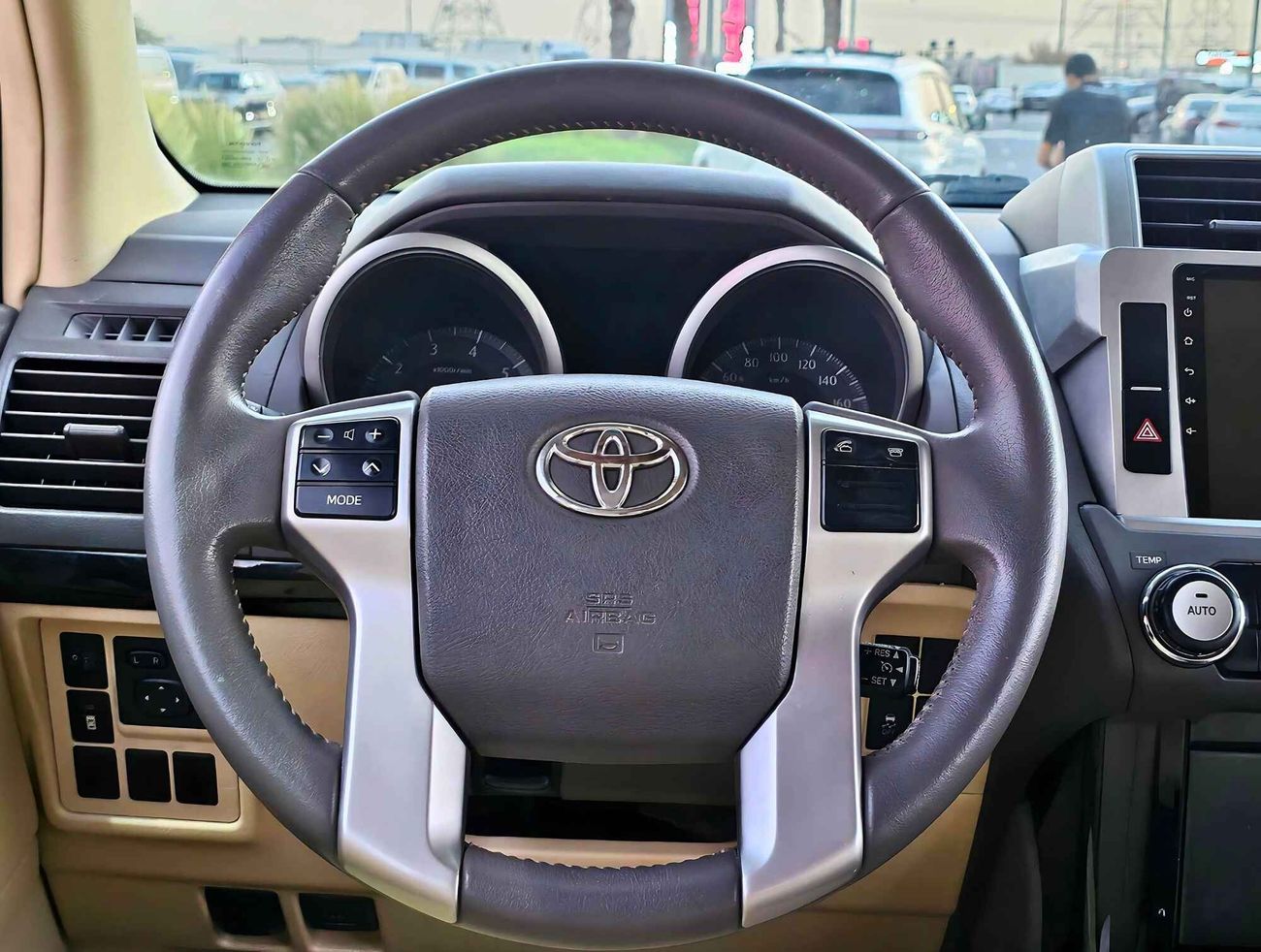 تويوتا برادو GXR V4 2.7L/ 4WD GCC/  LEATHER SEATS/ DVD CAMERA/  TYRE DOWN/  LOW MILEAGE/ EXPORT ONLY / LOT#64297