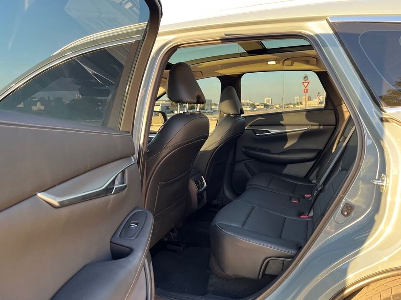 إنفينيتي QX50 2.0T Luxe (FWD)