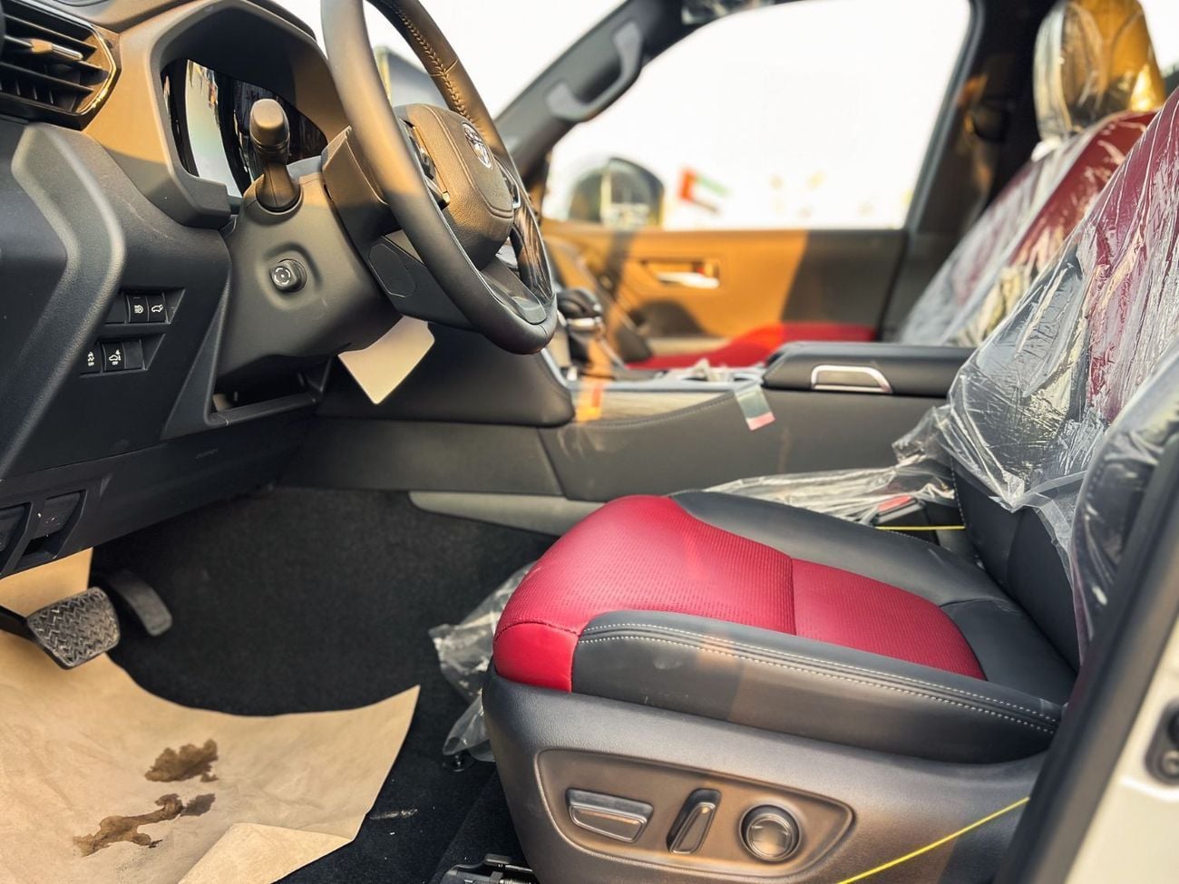 Toyota Land Cruiser 3.5T VXR Hybrid EXPORT PRICE - 2025 LC300 3.5L VXR Hybrid (GCC Specification)