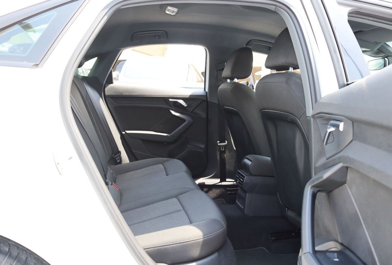 Audi A3 35 TFSI 1.4L 35  AUDI 2022 GCC model in excellent condition with a 1.4L engine - 4 cylinders and a m