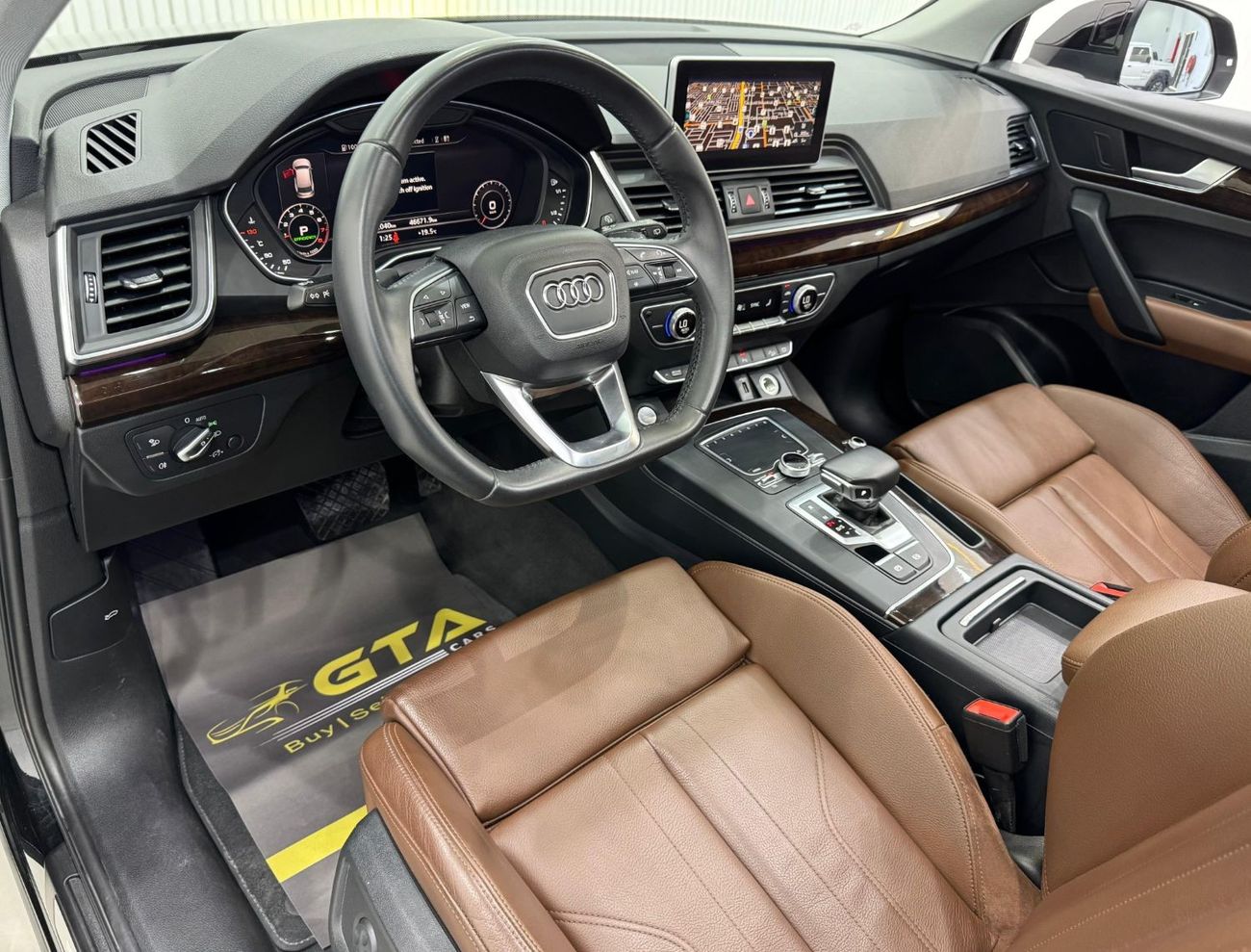 Audi Q5 45 TFSI Quattro S Line 2.0L (252 HP) 2019 Audi Q5 45TFSI S-Line Quattro, Warranty, Full Audi Service