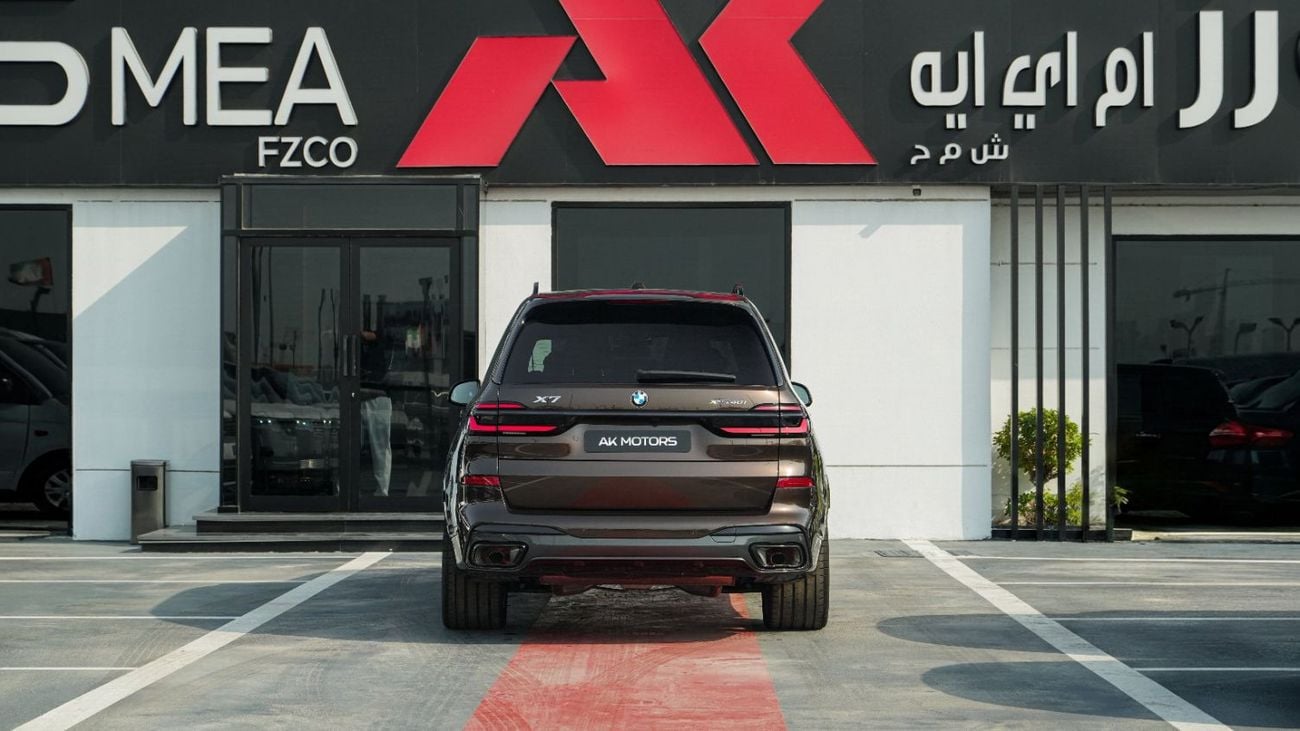 BMW X7 XDRIVE40i M SPORT PRO MACADAMIA METALLIC 2026MY EXPORT ONLY