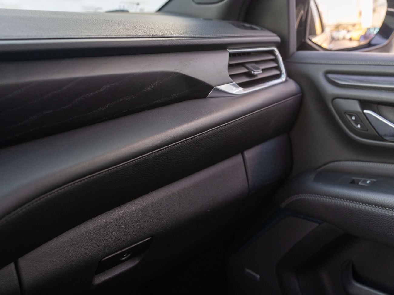 GMC Yukon Denali 6.2L (8 Seater)