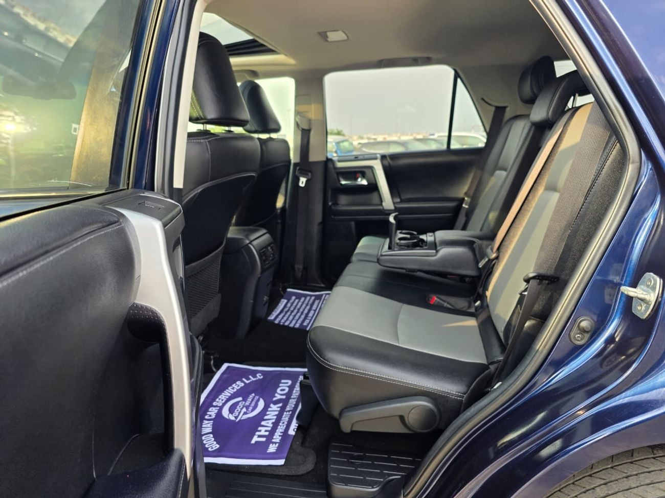 Toyota 4Runner SR5 Perimum Sunroof , Push button and 7 seater