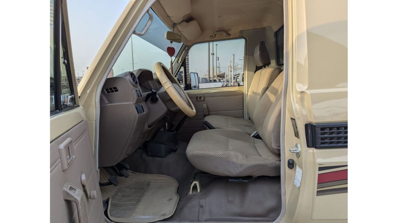 تويوتا لاند كروزر بيك آب 2016 Toyota Land Cruiser Pick Up Std (J70), 2dr Single Cab Utility, 4L 6cyl Petrol, Manual, Four Whe