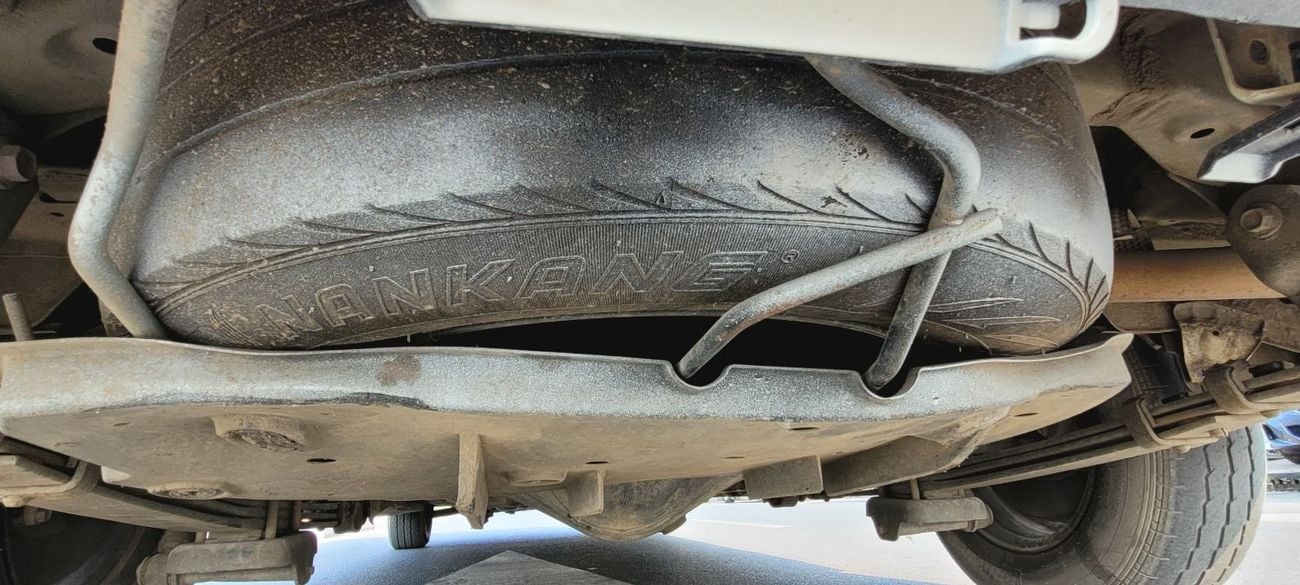 Toyota Hiace GL Highroof 2.8L RHD Automatic Gear 2WD 1GD-FTV Diesel Engine 13 Seats 5 Foors