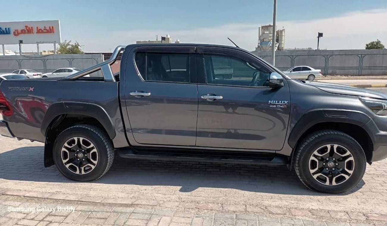 Toyota Hilux diesel 2.8 liter automatic gear with back camera push button start
