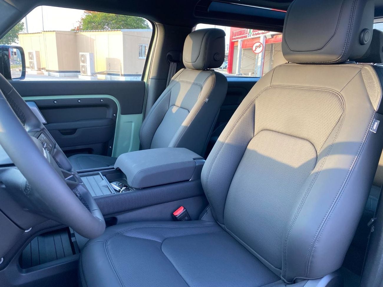 لاند روفر ديفندر P400 90 HSE 3.0L (5 Seater)