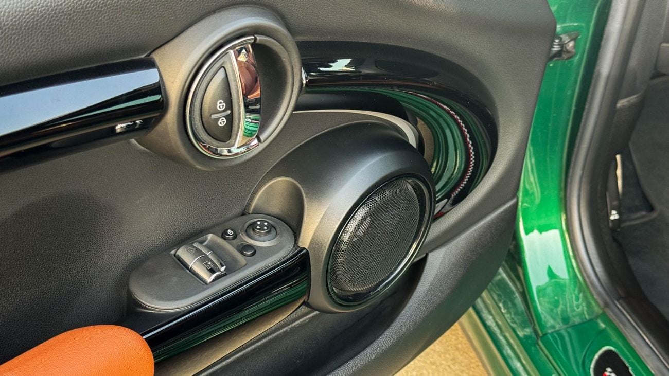 ميني كوبر إس JCW Kit 2022 Full Service History GCC Low Mileage 2.0L Turbo 4 Cylinders