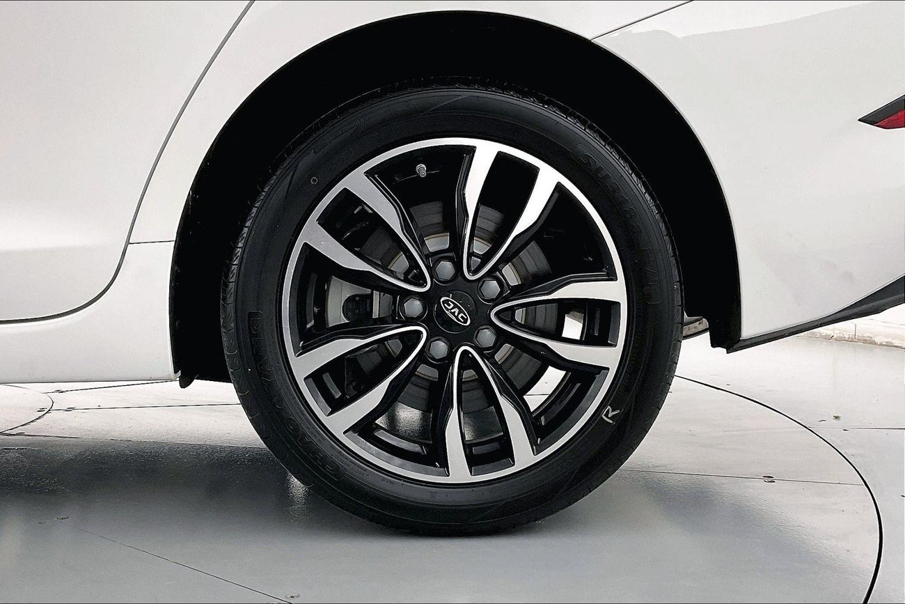 JAC J7 Intelligent | 1 year free warranty | 1.99% financing rate | Flood Free