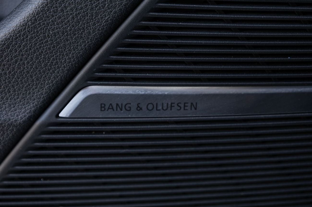 أودي Q8 55 TFSI quattro S-Line 3.0L (340 HP)