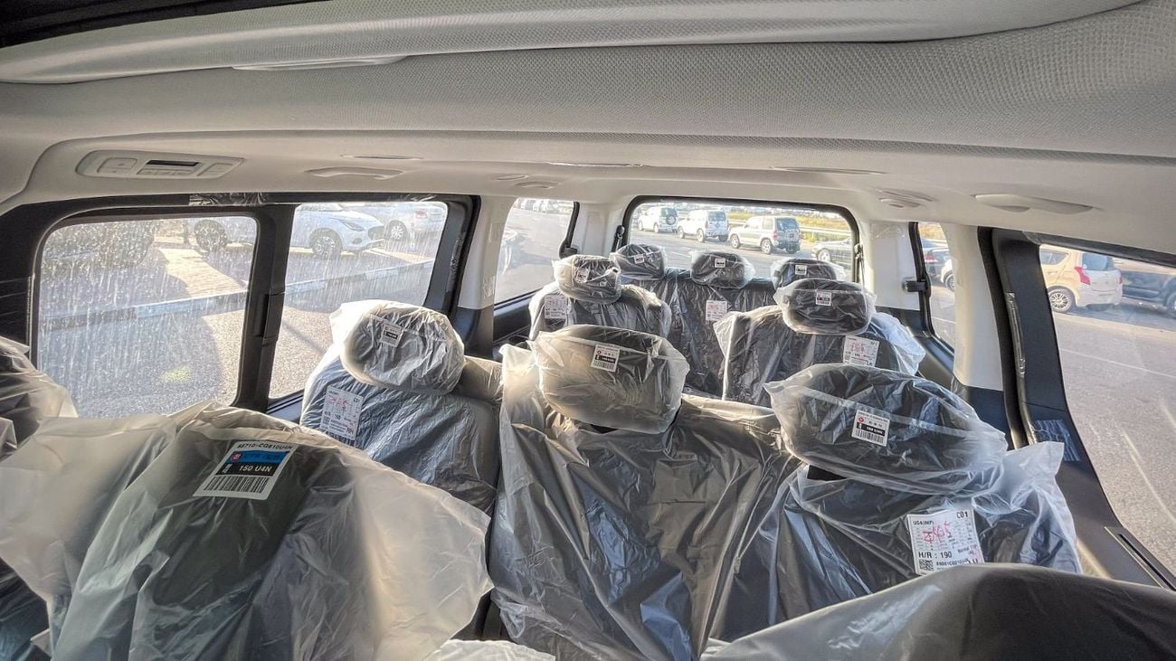 هيونداي ستاريا Premium 11-Seater Mid Option Panoramic Roof 2025YM