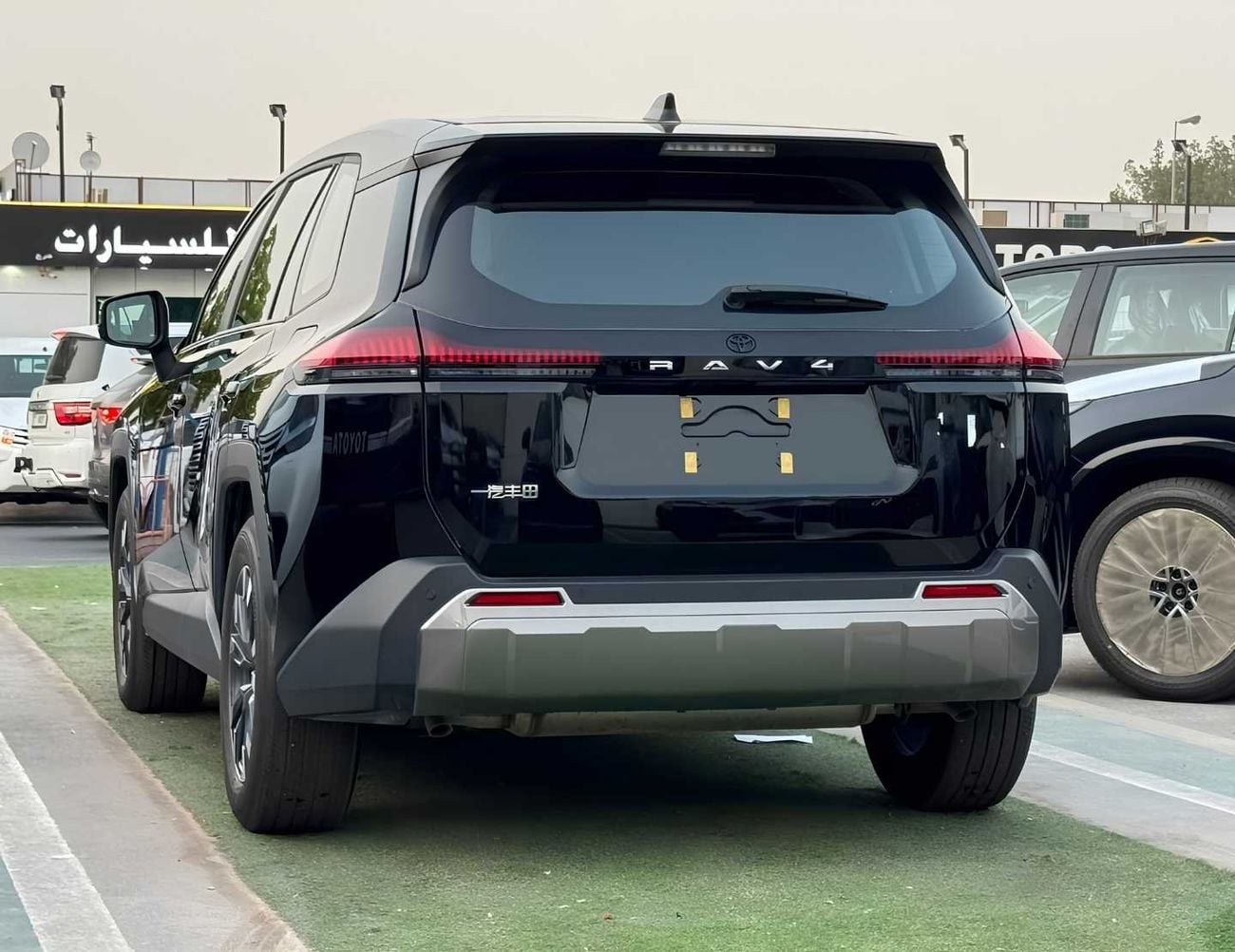 تويوتا راف ٤ LUXURY HEV (NON GCC) LUXURY || 2.0L PETROL V4 | RADAR | PANORAMIC ROOF | REAR ENTERTAINMENT SCREEN | FULL OPTION (CODE #