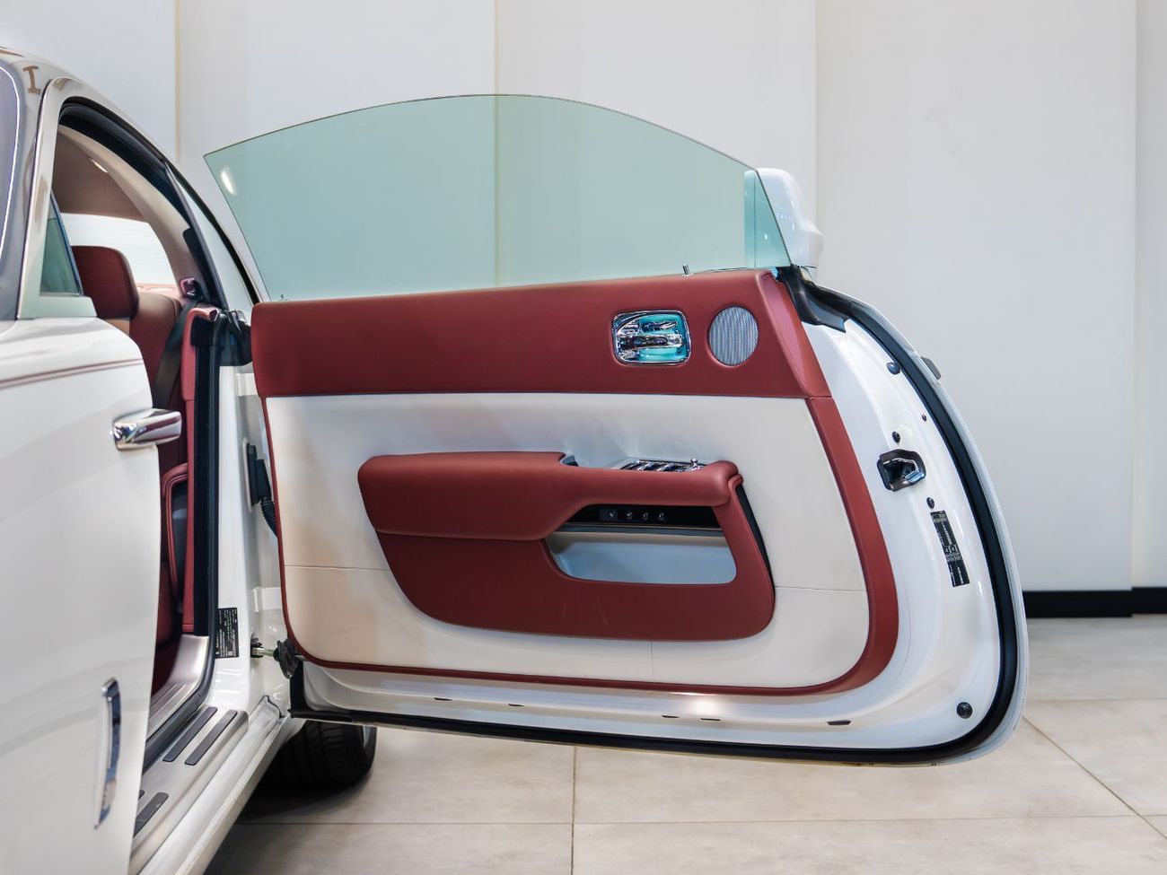 Rolls-Royce Wraith - TWIN-TURBO V12 | SIGNATURE COACH-STYLE DOORS | 4 SEATERS | LOW MILEAGE | GCC | PERFECT CONDITION