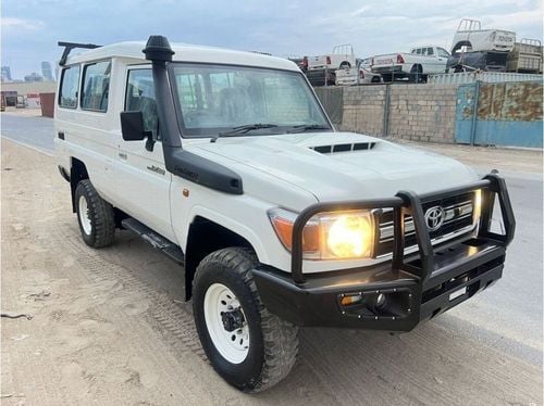 تويوتا لاند كروزر بيك آب