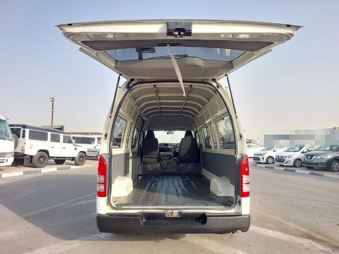 تويوتا هاياس TOYOTA HIACE COMMUTER VAN RHD 2011 MODEL 3.0 L DIESEL AUTOMATIC(PM07604)